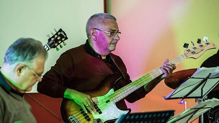 Mit eigenen Rückert-Vertonungen erinnerte die Lehrer-Band "Teachers of the Revolution" an den 150. Todestag des Dichters und Orientalisten. Foto: Jochen Berger