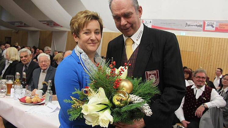 Bei der Verabschiedung von Bürgermeister Klaus Löffler mit Silke Löffler und Manfred Fehn  Foto: Veronika Schadeck