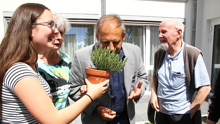 Impressionen vom Besuch der Realschüler im Kulmbacher Awo-Pflegeheim Am Rasen.Dagmar Besand