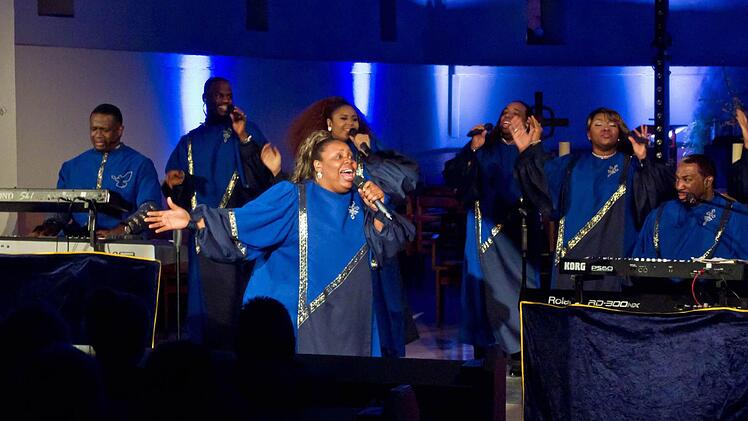 Gefeiertes Gastspiel: "The Best of Black Gospel" in der Heilig-Kreuz-Kirche Coburg.Foto: Jochen Berger