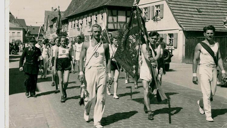 Die Turn- und Gaufeste zählten zu den Höhepunkten; hier beim Festzug. Foto: Archiv/Repro: Geiling