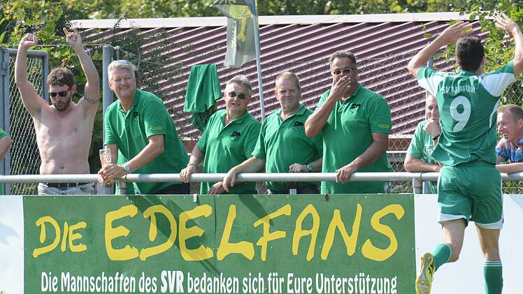 Ramsthals Edelfans dürfen im Idealfall gleich zweimal feiern. Die Kreisliga-Elf steht kurz vor der Meisterschaft und die Reserve soll möglichst den Abstiegskampf in der A-Klasse überstehen. Foto: ssp