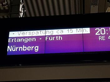 Die Hiobsbotschaft von der Forchheimer Bahnsteigkante Foto: Ronald Heck