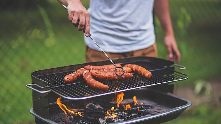Jetzt herrscht endlich Klarheit: Gerichtsurteil - so oft dürfen Mieter grillen
