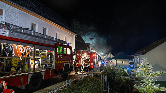 "Gefahrenpotenzial war enorm": Brand in eng bebauter Ortschaft - Feuer-Trag&ouml;die knapp verhindert