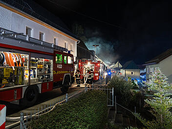 "Gefahrenpotenzial war enorm": Brand in eng bebauter Ortschaft - Feuer-Tragödie knapp verhindert
