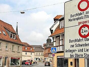 Die Sperrung der Innenstadt ist großflächig ausgeschildert. Zumindest am Montag gab es deshalb keine nennenswerten verkehrstechnischen Probleme im Umfeld der Baustelle. Foto: Marco Meißner
