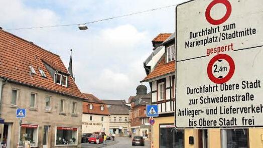 Die Sperrung der Innenstadt ist großflächig ausgeschildert. Zumindest am Montag gab es deshalb keine nennenswerten verkehrstechnischen Probleme im Umfeld der Baustelle. Foto: Marco Meißner