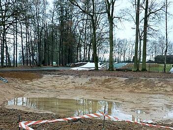 Kupferberg und Ludwigschorgast müssen für ihr gemeinsames Abwassersystem ein zusätzliches Rückhaltebecken bauen. Dieses Foto entstand am Hegnabrunner Schulweg. Symbolbild: Werner Reißaus