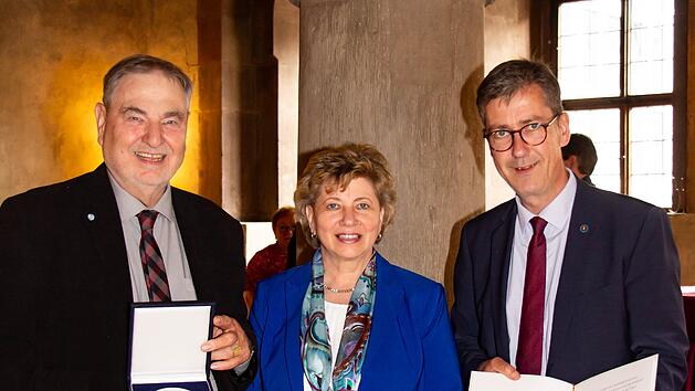 W&uuml;rzburg: Bernhard Schlereth mit Medaille des Oberb&uuml;rgermeisters ausgezeichnet