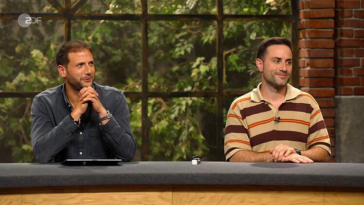 Julian Schmitz-Avila (links) und Davis Suppes (rechts) lieferten sich ein Wettbieten, das Schmitz-Avila bei 2.800 Euro gewann.