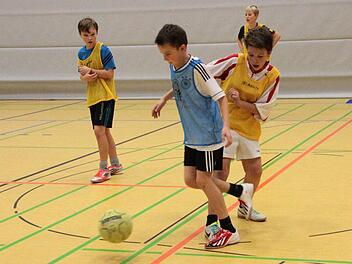 Mit Elan und der richtigen Technik gehen die Fußball-Jungen in Ebermannstadt an die Arbeit. Foto: Josef Hofbauer