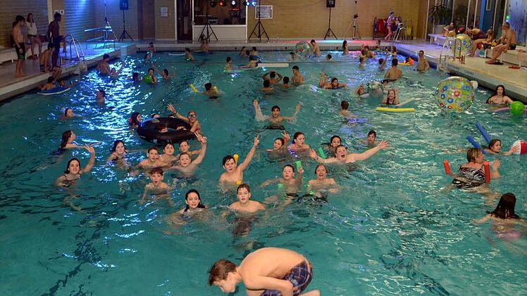 Poolparty in Bad Kissingens Hallenbach 2016. Foto: Peter Rauch