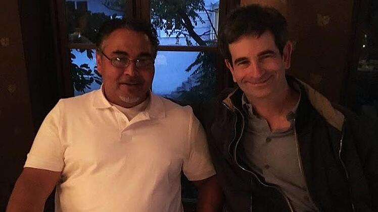 In Prag tauschte sich Regisseur René G Daniel mit dem Schauspieler und Hollywood-Produzenten Charles Matthau (rechts) über den Film "Dylan Papermoon" aus.  Foto: privat
