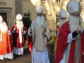 Das Aufseesianum schickt mehrere Nikoläuse auf den Weg: einer von Ihnen ist Marco Krummenauer (rechts). Foto: privat