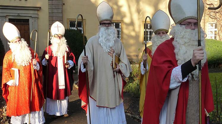 Das Aufseesianum schickt mehrere Nikoläuse auf den Weg: einer von Ihnen ist Marco Krummenauer (rechts). Foto: privat