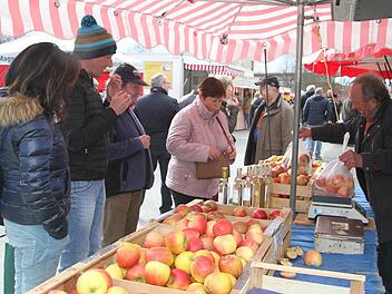 Ungebrochen ist die Anziehungskraft des Frühlingsmarkts: Die Marktkaufleute waren mit der Kauflust der Kulmbacher zufrieden. Fotos: Sonny Adam