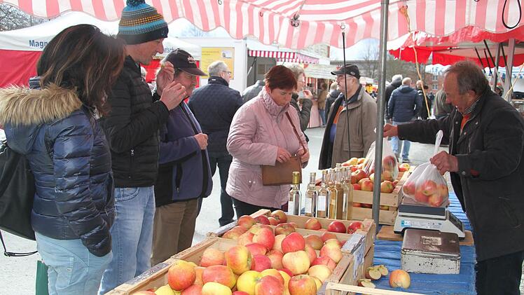 Ungebrochen ist die Anziehungskraft des Frühlingsmarkts: Die Marktkaufleute waren mit der Kauflust der Kulmbacher zufrieden. Fotos: Sonny Adam