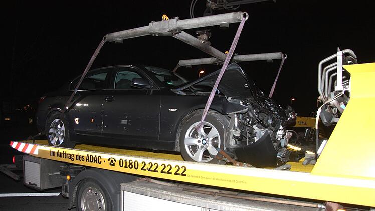 Bei dem Zusammenstoß entstand hoher Sachschaden.    Foto: Richard Sänger