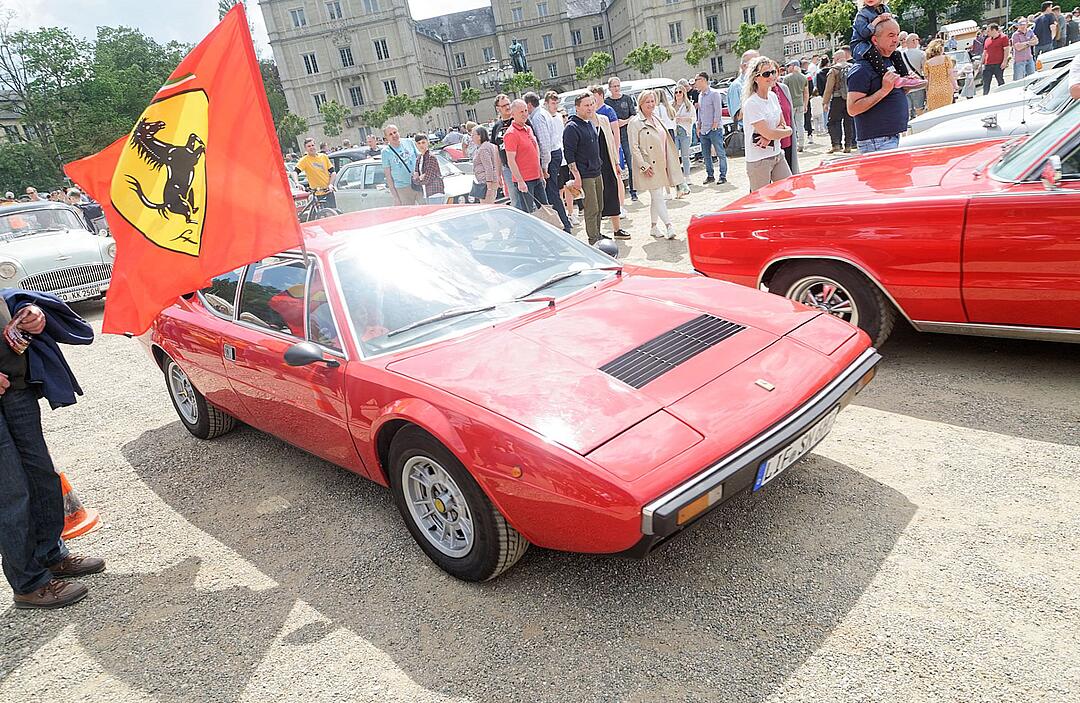 Über 500 Autos zogen Besucher aus nah und fern an