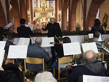 Blick von der Empore in die Stadtpfarrkirche