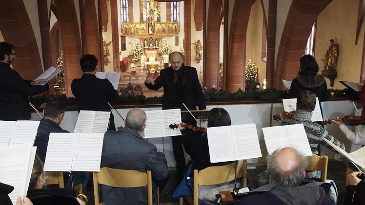 Blick von der Empore in die Stadtpfarrkirche