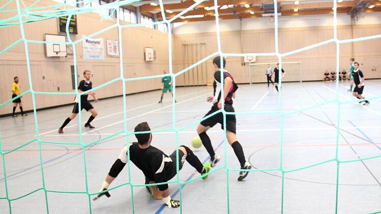 Schuss abgewehrt Fotos: Johanna Blum