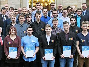 An diese Auszubildenden wurden die "europass Mobilit&auml;t"-Zertifikate verliehen.  Foto: Christian Brossmann