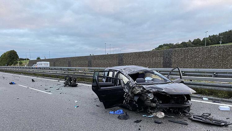 Ein 31 Jahre alter Mann wurde beim Zusammensto&szlig; mit einem Lastwagen t&ouml;dlich verletzt.
