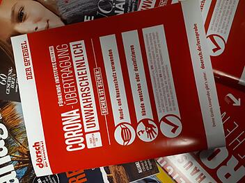 Die Umschlagseiten der Zeitschriften aus dem Lesezirkel wurden mit Hinweisen auf eine unwahrscheinliche Ansteckungsgefahr durch die Lektüre vesrehen.  Foto: Lesezirkel Dörsch