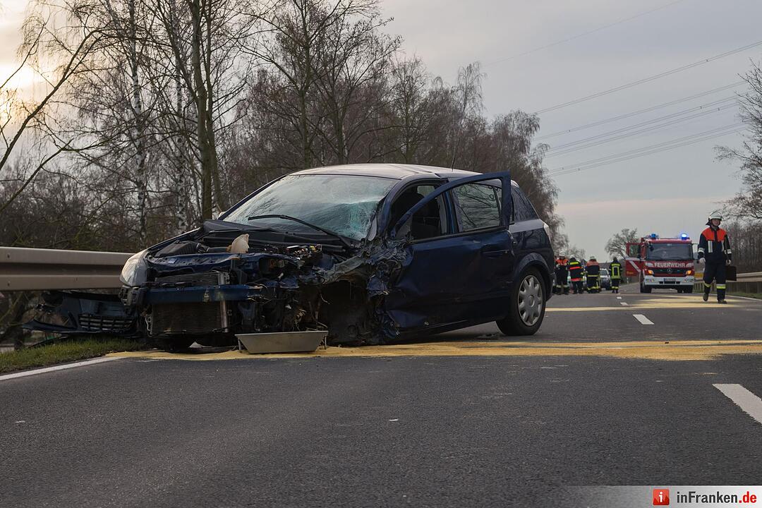 Vier Verletzte bei Frontalzusammenstoss