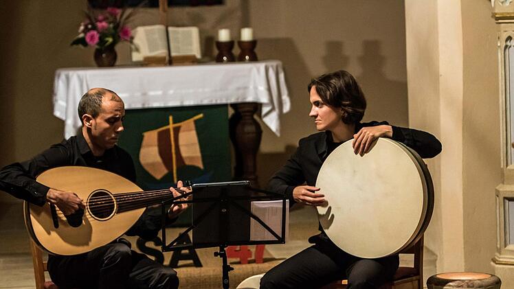 Der Lautenvirtuose Nehad el Sayed und die Perkussionistin Nora Thiele begeisterten bei ihrem Konzert in der Johanneskirche Elsa.Foto: Jochen Berger