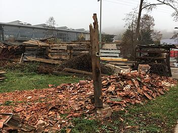 Es gibt immer noch aufzuräumen im Burgwindheimer Gemeindeteil Untersteinach  - nach  dem Sturm Fabienne  vor bald acht  Wochen.Foto: Anette  Schreiber