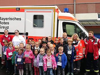 Vielf&auml;ltige Einblicke in die Arbeit der  Rettungswache des Bayerischen Roten Kreuzes in Hammelburg erhielten Kinder der Feuerwehren Elfershausen und Machtilshausen.Thomas Schmid