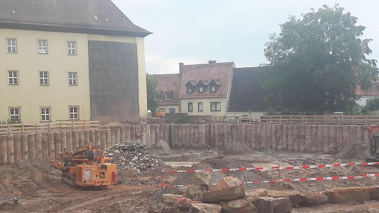 Der Beginn des Rohbaus wird sich verzögern, im Schlossgebäude geht es aber wie geplant weiter. Foto: Bernhard Panzer