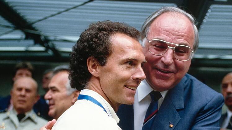 Pr&auml;gende deutsche Gesichter der 80er-Jahre: Teamchef Franz Beckenbauer und Bundeskanzler Helmut Kohl bei der Fu&szlig;ball-WM 1986 in Mexiko.