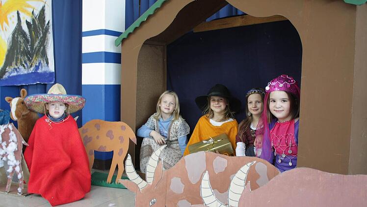 Die Röttenbacher Grundschüler führen Mittwochabend ein Weihnachtsmusical für einen guten Zweck auf.  Fotos: Sebastian Martin