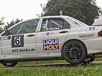Bei tropischen Temperaturen schwitzten Reinhard Honke und sein Co-Pilot Michael Heinze im Mitsubishi Lancer Evo 9 ordentlich. Foto: privat