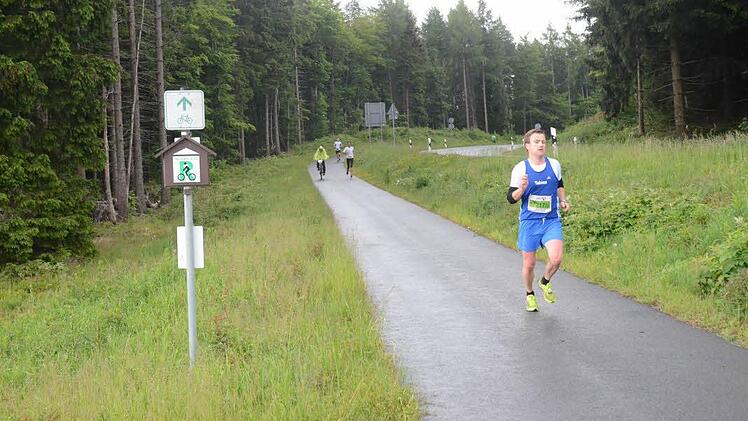Rennsteig-Staffellauf in Tettau.  Foto: Karl-Heinz Hofmann