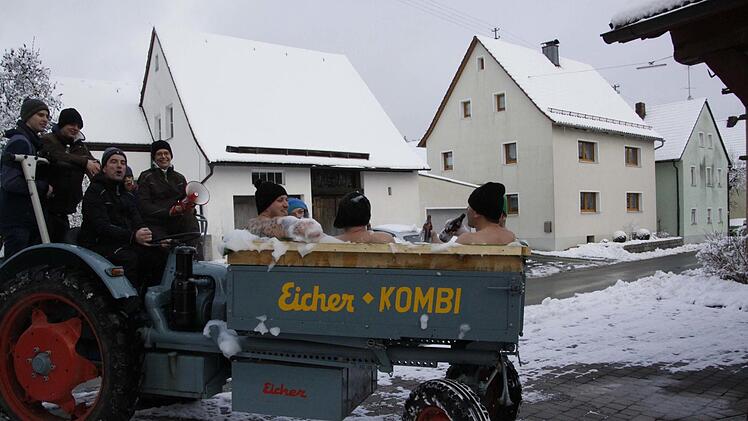 Der Eicher steht im winterlichen Affalterthal bereit.  Foto: Reinhard Löwisch