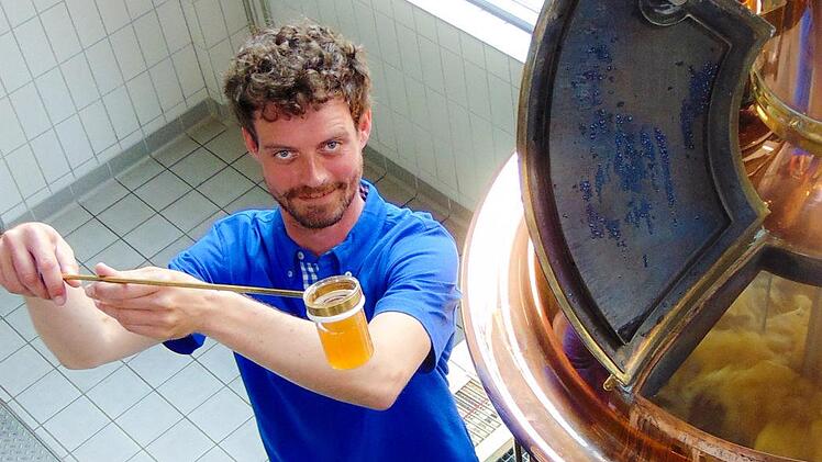Diplom-Braumeister Sebastian Hacker in der Gläsernen BrauereiMuseen im Mönchshof