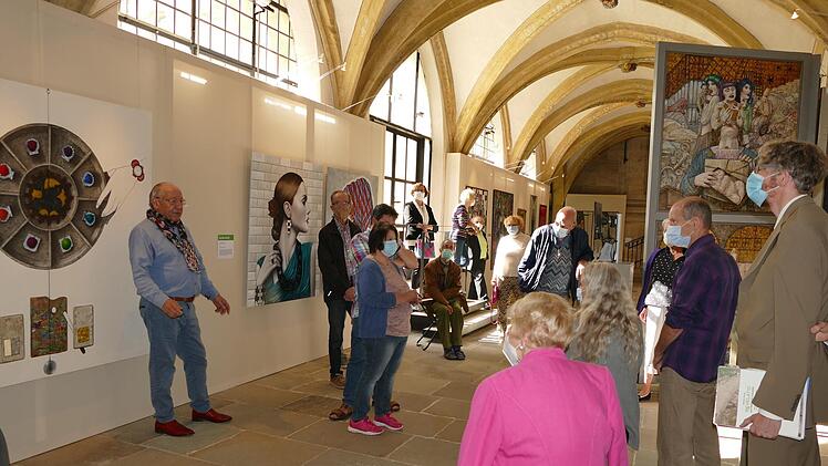 Etliche Besucher nutzten die Gelegenheit der Finissage, um Manfred Scharpf persönlich zu erleben.   Foto: Marion Krüger-Hundrup