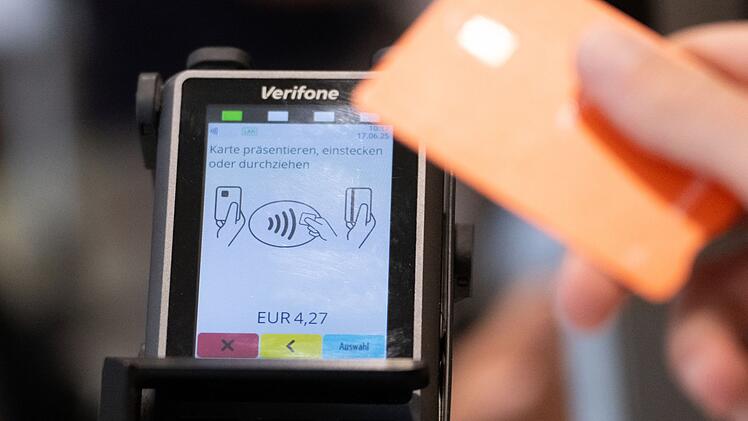 Bargeldloses Zahlen im Supermarkt