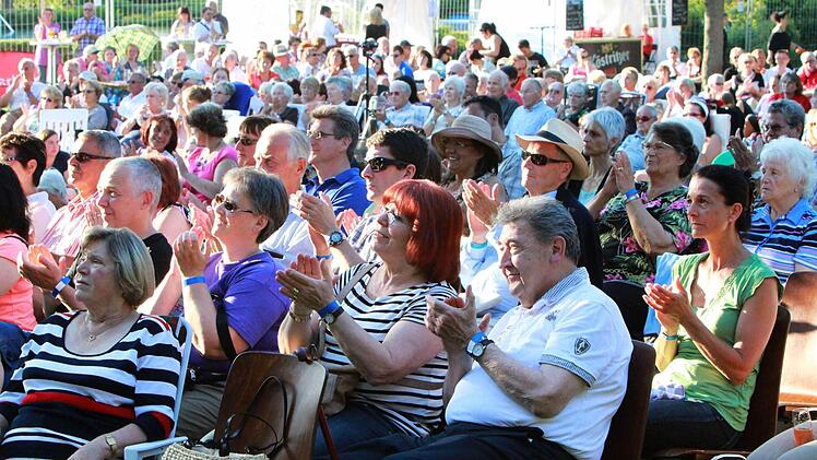 Reichlich Applaus gab es von den zahlreichen Zuhörern. Fotos: Jochen Berger