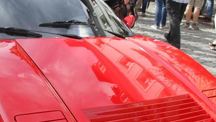 Stefan und Margareta Kellermann aus Bamberg mit ihrem roten Renner.