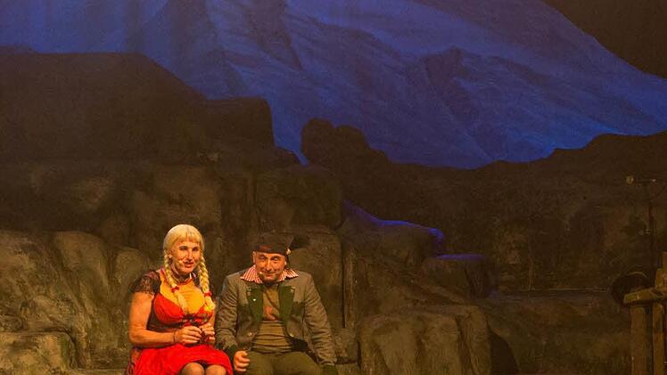 Die Stunde der Verführung: die Gailtalerin mit dem Buam.Foto: Barbara Herbst