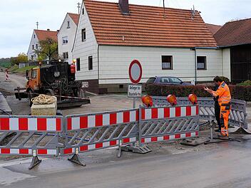 Straßensperrungen gehören schon zum Ortsbild von Wittershausen.  Fotos: Gerd Schaar