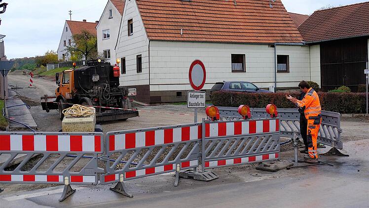 Straßensperrungen gehören schon zum Ortsbild von Wittershausen.  Fotos: Gerd Schaar