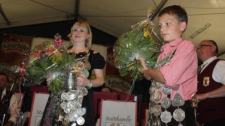 Die Privilegierte Schützengesellschaft Ludwigsstadt hat keine Nachwuchssorgen. Dies wurde auch bei der Königsproklamation deutlich. Die 21-jährige Annika Welsch und der 12-jährige Jakob Bergmann sind nun für das kommende Jahr die Regenten.