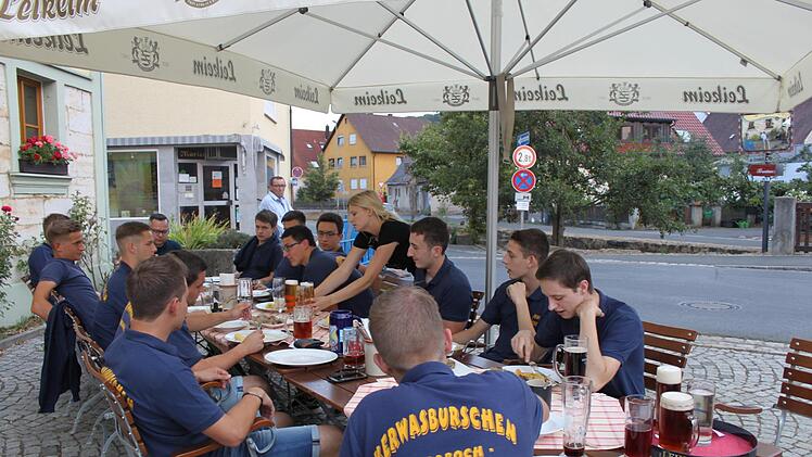 Vor dem Kerwa ausgraben gab es Kesselfleisch.Carmen Schwind